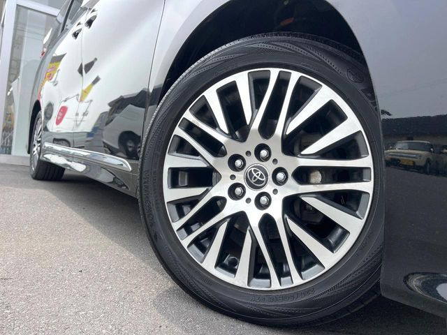 �y����18�C���`�A���~�z�C�[���z�O�ςɃ}�b�`���������A���~�z�C�[���𑕒����Ă���܂��B�e��ЊO�A���~�z�C�[����A�X�^�b�h���X�^�C�����戵�����Ă���܂��B���񂲑��k����������