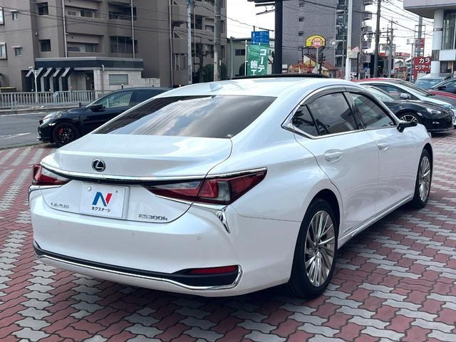 ☆全国のネクステージからお取り寄せが可能※!遠方の店舗に展示してあるクルマが気になる場合も、最寄りの店舗でご覧いただくことが可能です!是非私たちに要望をお聞かせください!※別途費用