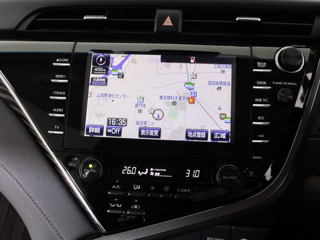★メーカーオプションの大画面SDナビが装備されています!地図情報の更新も出来ますので安心してお使い頂けます!