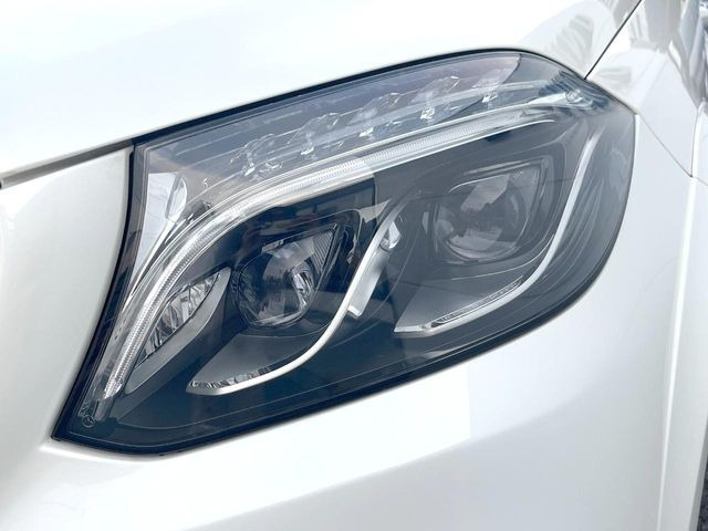 ●LEDヘッドライト:夜間走行時も良好な視界を確保し安心して運転できる高輝度LEDヘッドライトを装備!点灯速度が早く、消費電力も抑えられています。