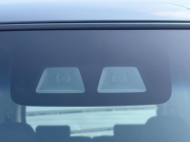 �y�X�}�[�g�A�V�X�g�z���s���ɑO���̎ԗ�����F�����A�Փ˂������Ȏ��͌x��ƃu���[�L�ŏՓˉ���Ɣ�Q�y�����A�V�X�g�B�����S�Ƀh���C�u�����y���݂��������܂��B