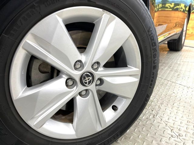 �y����17�C���`�A���~�z�C�[���z�O�ςɃ}�b�`���������A���~�z�C�[���𑕒����Ă���܂��B�e��ЊO�A���~�z�C�[����A�X�^�b�h���X�^�C�����戵�����Ă���܂��B���񂲑��k����������