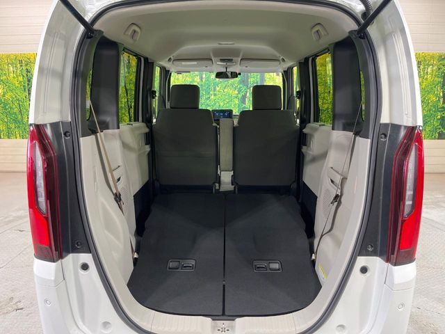 ���i�̂���������ʋ΁A���}���ɏ\���ȉ׎��X�y�[�X���m�ۂ��Ă���܂��B�Z�J���h�V�[�g��|���ƁA�傫�ȉו��̐ύڂ��\�ł���