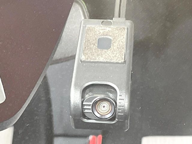 【ドライブレコーダー】ドライブレコーダー装備!走行中はもちろん、あおり運転や事故に遭遇した際、映像で記録し、万一のリスクに備えます。※記録用SDカードはお客様ご自身でご準備いただく必要があります。