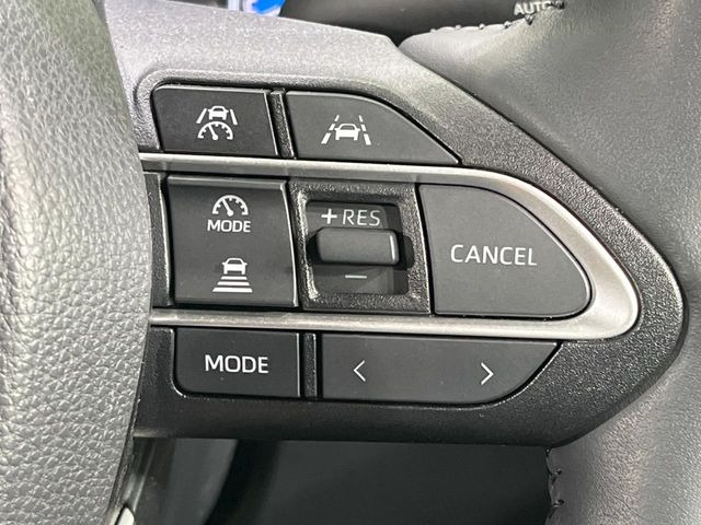 【レーダークルーズコントロール】高速道路での長距離走行が楽に!!自動で速度を保つクルーズコントロールが、衝突軽減システムと連携し、前方の車両を感知して車間を保つように速度調節してくれます!!