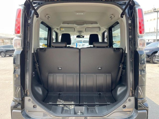 ���i�̂���������ʋ΁A���}���ɏ\���ȉ׎��X�y�[�X���m�ۂ��Ă���܂��B�Z�J���h�V�[�g��|���ƁA�傫�ȉו��̐ύڂ��\�ł���