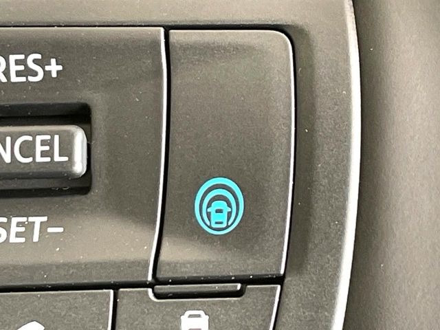 �y�v���p�C���b�g�z�������H�ł̒��������s���y��!!�a�؎��Ə��񑖍s�̃V�[���ŁA�A�N�Z���E�u���[�L�E�X�e�A�����O�������Ő��䂵�A�������^�]�̕��S���y�����Ă���܂���