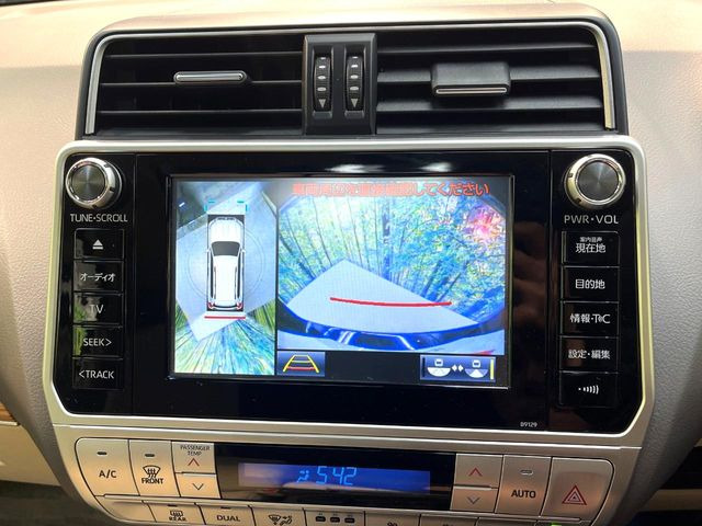 �y�p�m���~�b�N�r���[���j�^�[�z��p�̃J�����ɂ��A�ォ�猩���낵���悤�Ȏ��_��360�x�N���}�̎��͂��m�F���邱�Ƃ��ł��܂������p�������m�F���₷���A�����ꏊ�ł̐؂�Ԃ��⒓�Ԃ��X���[�Y�ɍs���܂��B