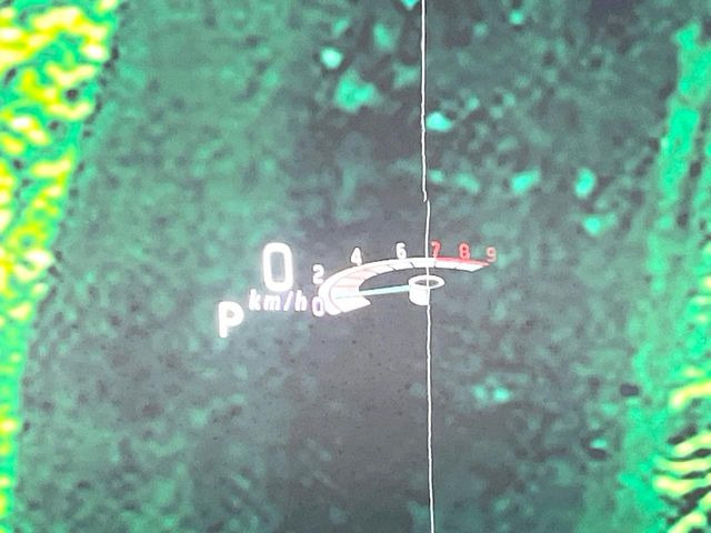 �y�w�b�h�A�b�v�f�B�X�v���C�z���݂̑��x�⑖�s�����f�W�^���\���ŉ^�]�ȑO���̃K���X�ɓ��e!�^�]���A�ڐ������炳���K�v�ȏ����m�F�ł���̂łƂ��Ă��֗��ň��S!