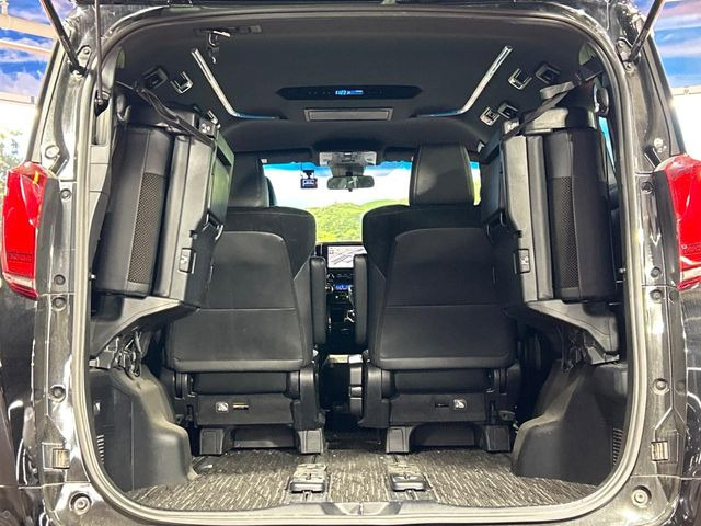 ���i�̂���������ʋ΁A���}���ɏ\���ȉ׎��X�y�[�X���m�ۂ��Ă���܂��B�Z�J���h�V�[�g��|���ƁA�傫�ȉו��̐ύڂ��\�ł���