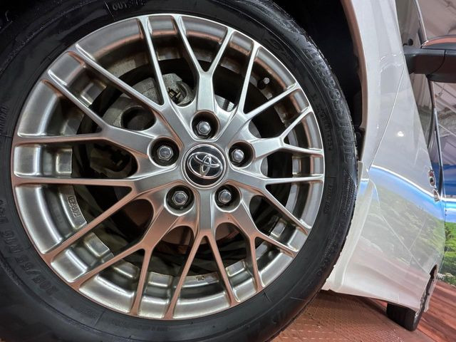 【純正16インチアルミホイール】外観にマッチした純正アルミホイールを装着しております。各種社外アルミホイールや、スタッドレスタイヤも取扱いしております。是非ご相談ください♪