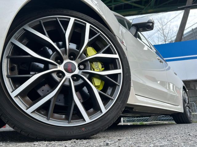 �y����19�C���`�A���~�z�C�[���z�O�ςɃ}�b�`���������A���~�z�C�[���𑕒����Ă���܂��B�e��ЊO�A���~�z�C�[����A�X�^�b�h���X�^�C�����戵�����Ă���܂��B���񂲑��k����������