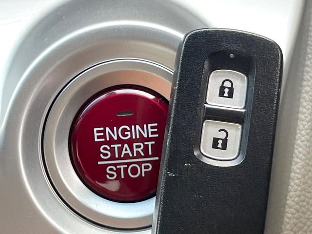 �yHonda�X�}�[�g�L�[�z�J�o����|�P�b�g�ɓ��ꂽ�܂܂ł��h�A�̎{���E�������\�ȃX�}�[�g�L�[�𑕔��B�G���W���̃I���E�I�t�����J�M�����o���K�v����������Ƃ��Ă��֗��ł���