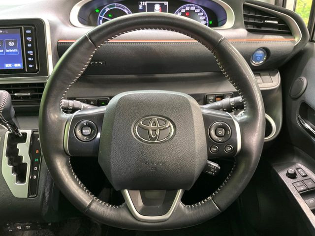 �C���e���A�ɍ��킹���f�U�C���̃X�e�A�����O�́A�^�]�������̂��Ƃ��l���A�^�]���₷���`��A�傫���ł��B�����x�A���ۂɐG���Ă��m���߂��������B