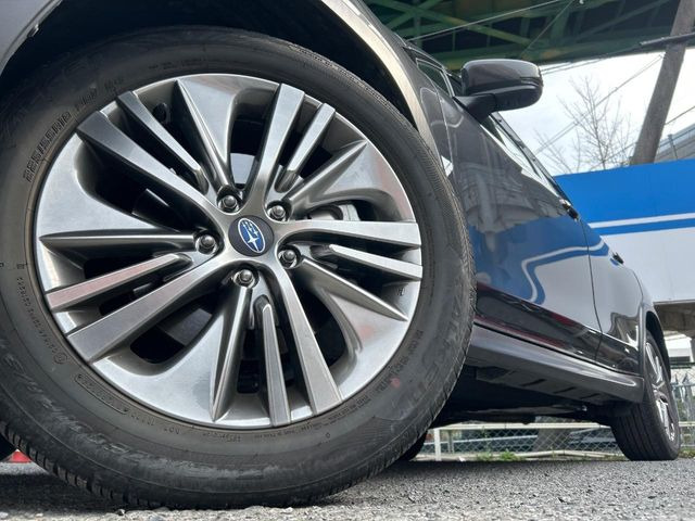 �y����18�C���`�A���~�z�C�[���z�O�ςɃ}�b�`���������A���~�z�C�[���𑕒����Ă���܂��B�e��ЊO�A���~�z�C�[����A�X�^�b�h���X�^�C�����戵�����Ă���܂��B���񂲑��k����������