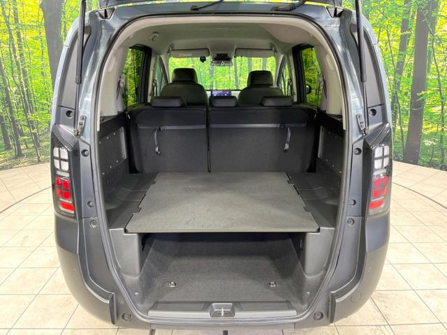 普段のお買い物や通勤、送迎等に十分な荷室スペースを確保しております。セカンドシートを倒すと、大きな荷物の積載も可能です♪