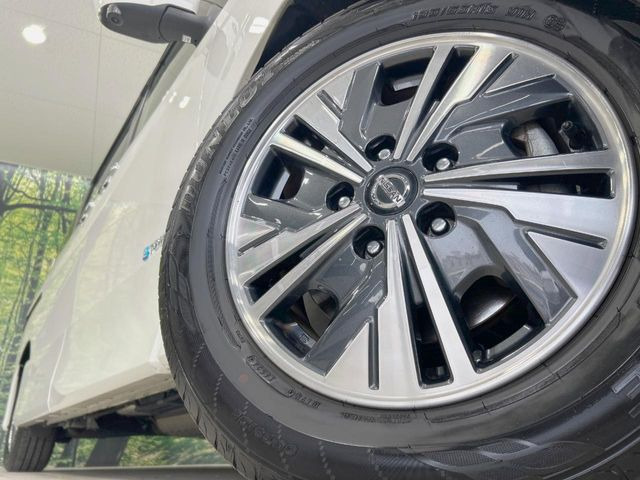 【純正15インチアルミホイール】外観にマッチした純正アルミホイールを装着しております。各種社外アルミホイールや、スタッドレスタイヤも取扱いしております。是非ご相談ください♪