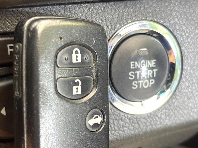 �y�X�}�[�g�L�[�z�J�o����|�P�b�g�ɓ��ꂽ�܂܂ł��h�A�̎{���E�������\�ȃX�}�[�g�L�[�𑕔��B�G���W���̃I���E�I�t�����J�M�����o���K�v����������Ƃ��Ă��֗��ł���