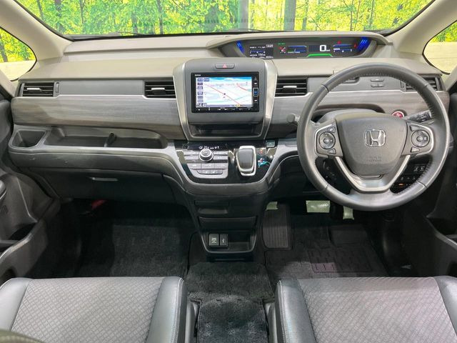 フリードハイブリッド