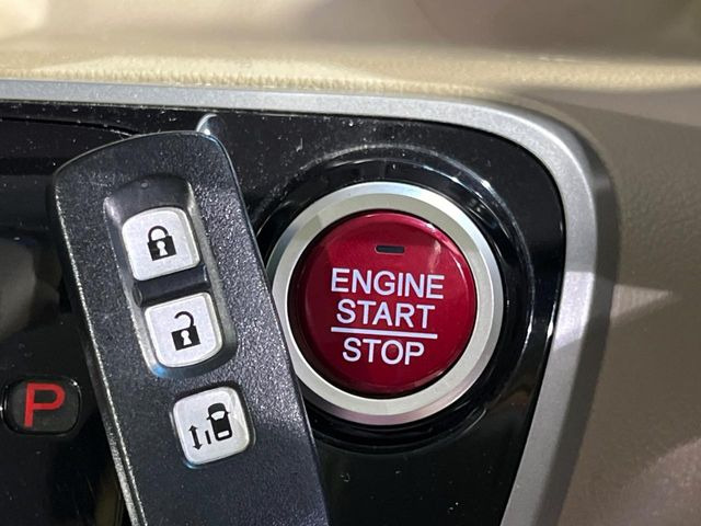 �yHonda�X�}�[�g�L�[�z�J�o����|�P�b�g�ɓ��ꂽ�܂܂ł��h�A�̎{���E�������\�ȃX�}�[�g�L�[�𑕔��B�G���W���̃I���E�I�t�����J�M�����o���K�v����������Ƃ��Ă��֗��ł���