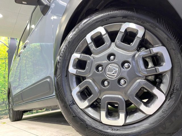 【純正15インチアルミホイール】外観にマッチした純正アルミホイールを装着しております。各種社外アルミホイールや、スタッドレスタイヤも取扱いしております。是非ご相談ください♪