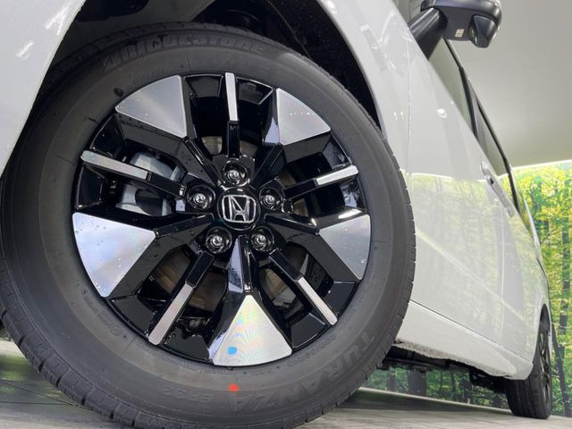 �y����16�C���`�A���~�z�C�[���z�O�ςɃ}�b�`���������A���~�z�C�[���𑕒����Ă���܂��B�e��ЊO�A���~�z�C�[����A�X�^�b�h���X�^�C�����戵�����Ă���܂��B���񂲑��k����������