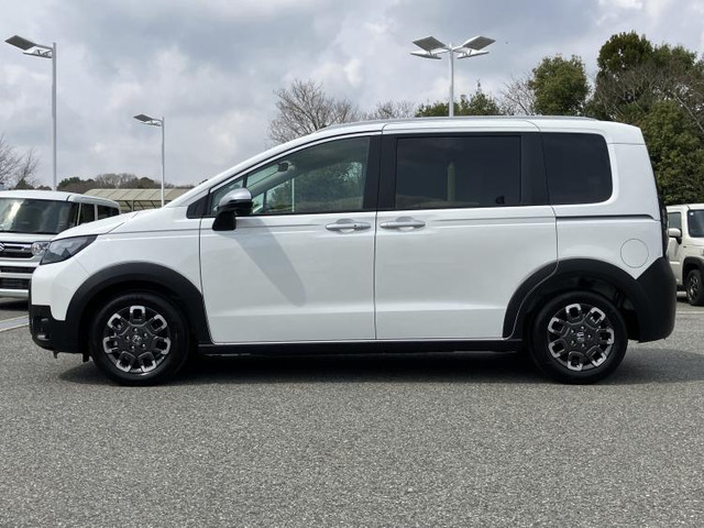 フリード1.5 ハイブリッド クロスター