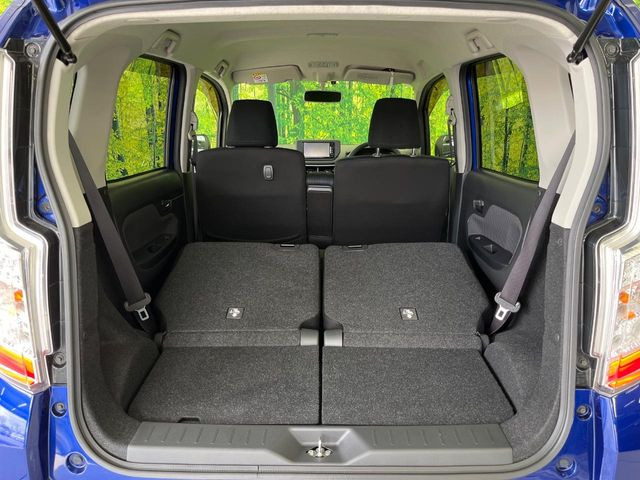 ���i�̂���������ʋ΁A���}���ɏ\���ȉ׎��X�y�[�X���m�ۂ��Ă���܂��B�Z�J���h�V�[�g��|���ƁA�傫�ȉו��̐ύڂ��\�ł���