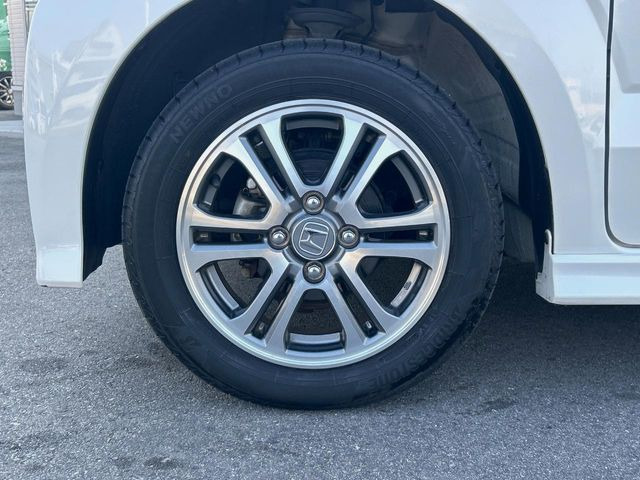 �y����14�C���`�A���~�z�C�[���z�O�ςɃ}�b�`���������A���~�z�C�[���𑕒����Ă���܂��B�e��ЊO�A���~�z�C�[����A�X�^�b�h���X�^�C�����戵�����Ă���܂��B���񂲑��k����������