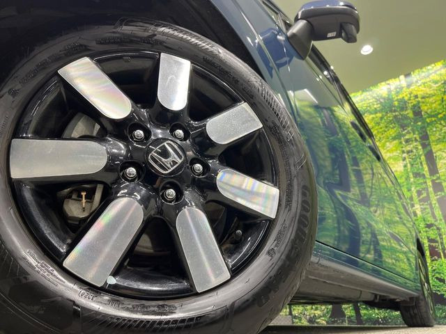 �y����15�C���`�A���~�z�C�[���z�O�ςɃ}�b�`���������A���~�z�C�[���𑕒����Ă���܂��B�e��ЊO�A���~�z�C�[����A�X�^�b�h���X�^�C�����戵�����Ă���܂��B���񂲑��k����������