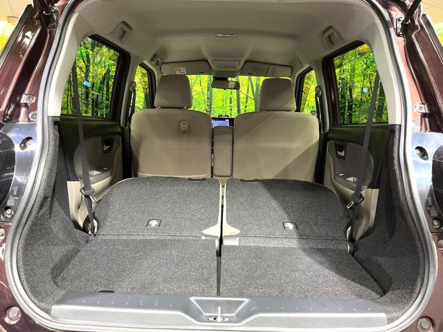 ���i�̂���������ʋ΁A���}���ɏ\���ȉ׎��X�y�[�X���m�ۂ��Ă���܂��B�Z�J���h�V�[�g��|���ƁA�傫�ȉו��̐ύڂ��\�ł���