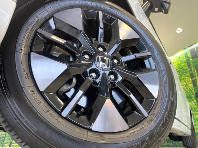 �y����16�C���`�A���~�z�C�[���z�O�ςɃ}�b�`���������A���~�z�C�[���𑕒����Ă���܂��B�e��ЊO�A���~�z�C�[����A�X�^�b�h���X�^�C�����戵�����Ă���܂��B���񂲑��k����������