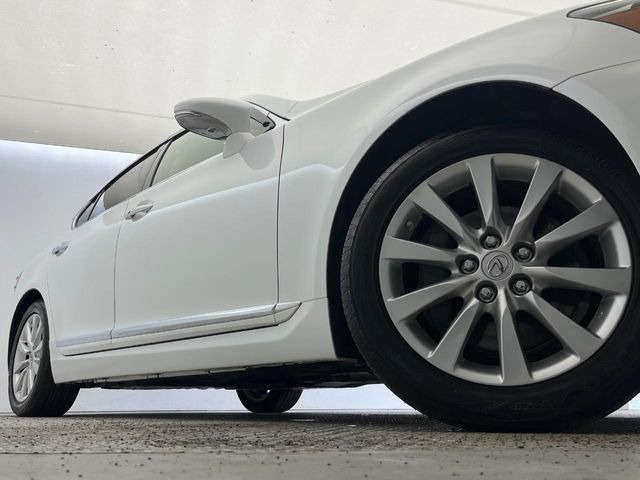 �y����18�C���`�A���~�z�C�[���z�O�ςɃ}�b�`���������A���~�z�C�[���𑕒����Ă���܂��B�e��ЊO�A���~�z�C�[����A�X�^�b�h���X�^�C�����戵�����Ă���܂��B���񂲑��k����������