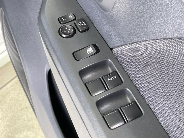 �y�d���i�[�~���[�z�T�C�h�~���[�͓d���i�[���ƂȂ��Ă���A�������ԏ�ł��L�Y�������X�N��}�����܂��B