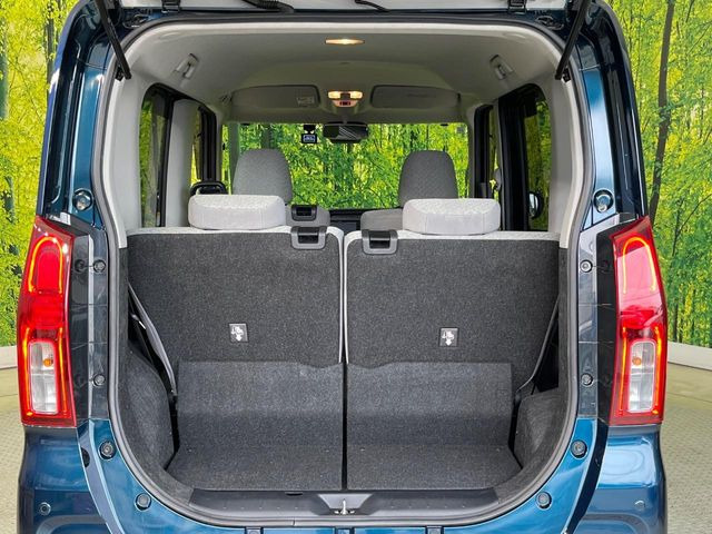 ���i�̂���������ʋ΁A���}���ɏ\���ȉ׎��X�y�[�X���m�ۂ��Ă���܂��B�Z�J���h�V�[�g��|���ƁA�傫�ȉו��̐ύڂ��\�ł���