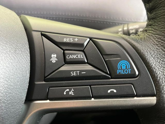 【プロパイロット】高速道路での長距離走行が楽に!!渋滞時と巡回走行のシーンで、アクセル・ブレーキ・ステアリングを自動で制御し、長距離運転の負担を軽減してくれます♪