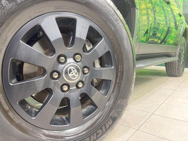 �y����18�C���`�A���~�z�C�[���z�O�ςɃ}�b�`���������A���~�z�C�[���𑕒����Ă���܂��B�e��ЊO�A���~�z�C�[����A�X�^�b�h���X�^�C�����戵�����Ă���܂��B���񂲑��k����������