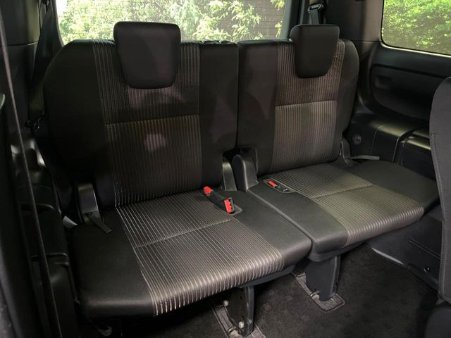 3列目シートはもちろん状態良好☆大人でもゆったりと座って頂けますので、大人数でのお出かけもラクラクです♪ご家族で、気の知れた仲間で、ドライブに行くのが楽しみですね♪