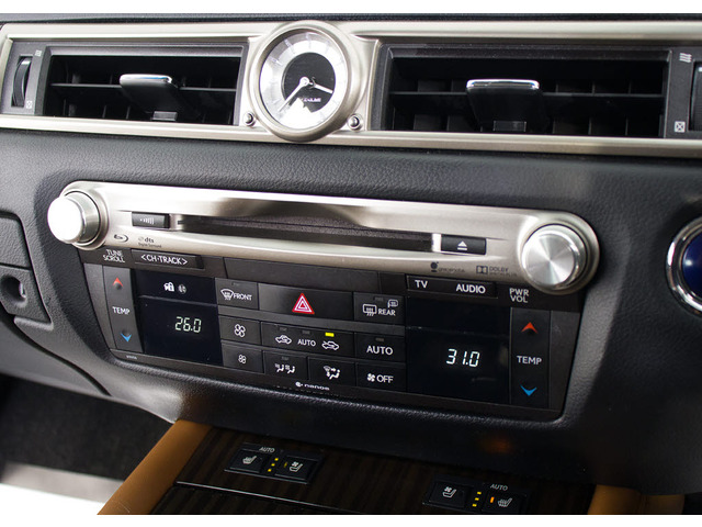 CD�͂������̎��ADVD�ABlu-ray�Đ����\�ł��B�t���Z�O�n�f�W�ɂ��Ή��������Bluetooth�ɂ��Ή����Ă���܂�