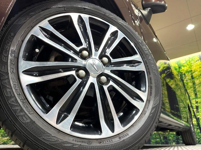 �y����15�C���`�A���~�z�C�[���z�O�ςɃ}�b�`���������A���~�z�C�[���𑕒����Ă���܂��B�e��ЊO�A���~�z�C�[����A�X�^�b�h���X�^�C�����戵�����Ă���܂��B���񂲑��k����������