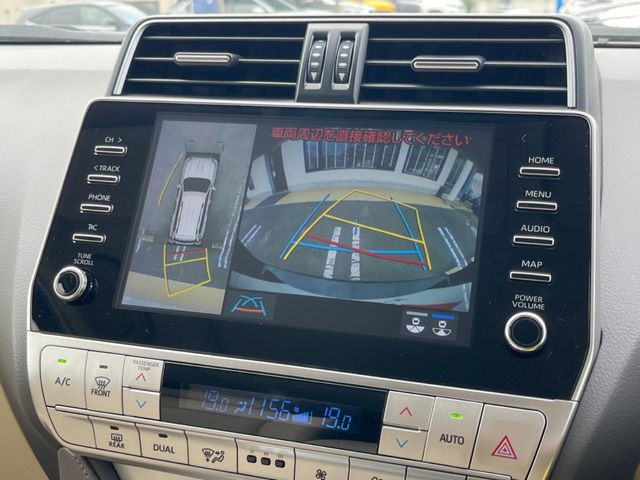 【パノラミックビューモニター】専用のカメラにより、上から見下ろしたような視点で360度クルマの周囲を確認することができます☆死角部分も確認しやすく、狭い場所での切り返しや駐車もスムーズに行えます。