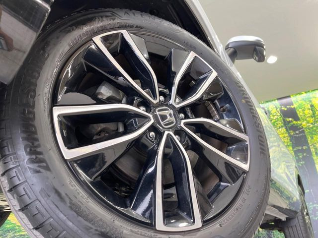 �y����18�C���`�A���~�z�C�[���z�O�ςɃ}�b�`���������A���~�z�C�[���𑕒����Ă���܂��B�e��ЊO�A���~�z�C�[����A�X�^�b�h���X�^�C�����戵�����Ă���܂��B���񂲑��k����������