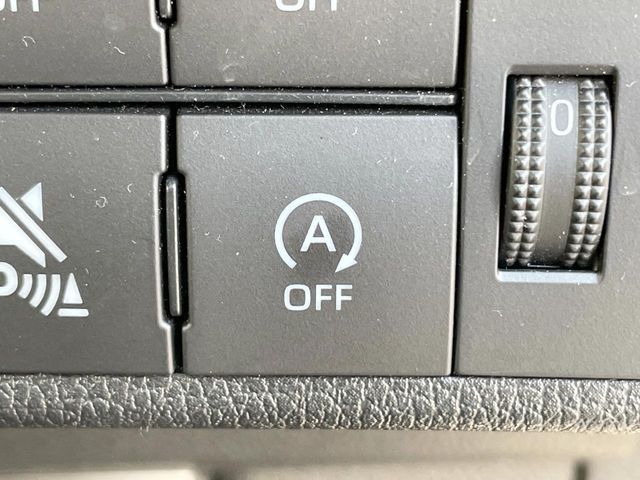 �y�A�C�h�����O�X�g�b�v�z�ԐM����a�؂Œ�Ԃ����ۂɃG���W�����~���A���ʂȔR���̏����}���܂��B�R��������ی�ɂȂ���@�\��G���W���̓u���[�L�𗣂��΍Ďn�����܂��B