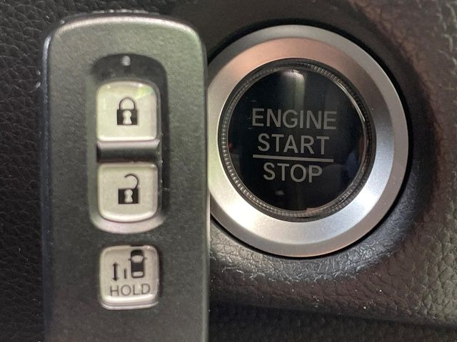 �yHonda�X�}�[�g�L�[�z�J�o����|�P�b�g�ɓ��ꂽ�܂܂ł��h�A�̎{���E�������\�ȃX�}�[�g�L�[�𑕔��B�G���W���̃I���E�I�t�����J�M�����o���K�v����������Ƃ��Ă��֗��ł���