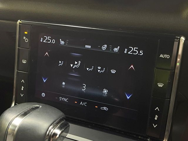 【シートヒーター】寒い日に重宝するシートヒーター!エアコンより早く温まってくれるので寒がりの人も安心ですね♪エアコンの温風は乾燥するから苦手、という方にもをおすすめです。