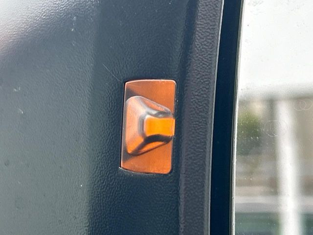 �y�����r�[�N���f�B�e�B�N�V�����z���s���A�h�A�~���[�̎��p�ɂȂ�₷���ӏ��Ɍ㑱�Ԃ��ڋ߂���ƃT�C�h�~���[�t�߂Ɍx����\���A�h���C�o�[�ɒ��ӊ��N�ƁA����̍ۂ̓n���h��������A�V�X�g�����܂��B