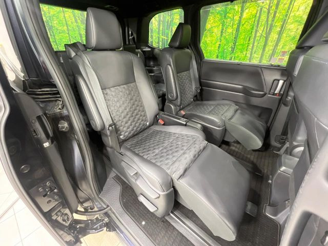 【オットマン付セカンドシート】足を延ばしてリラックスしたいときに便利なオットマン!ロングドライブや仮眠の際にもゆったり快適にお過ごしいただけます♪