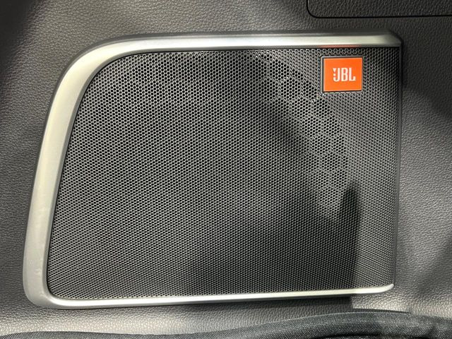 �yJBL�T�E���h�V�X�e���z���[�J�[�I�v�V�����̍��i�ʃT�E���h�V�X�e���𓋍ځB��p�̃`���[�j���O���{���ꂽ�召�l�X�ȃX�s�[�J�[����ǎ��ȃT�E���h���t�ł��A�Տꊴ���ӂ�鉹����Ԃ����o���܂��B