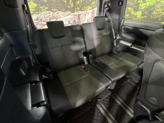 3列目シートはもちろん状態良好☆大人でもゆったりと座って頂けますので、大人数でのお出かけもラクラクです♪ご家族で、気の知れた仲間で、ドライブに行くのが楽しみですね♪