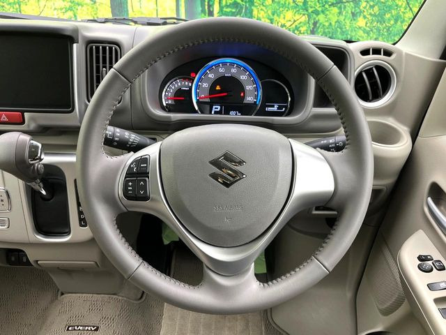 �y�����v�����X�e�A�����O�z�㎿�Ȋv���g�p���邱�ƂŁA��ɂ����������݂ƂĂ��^�]���₷���n���h���ł���